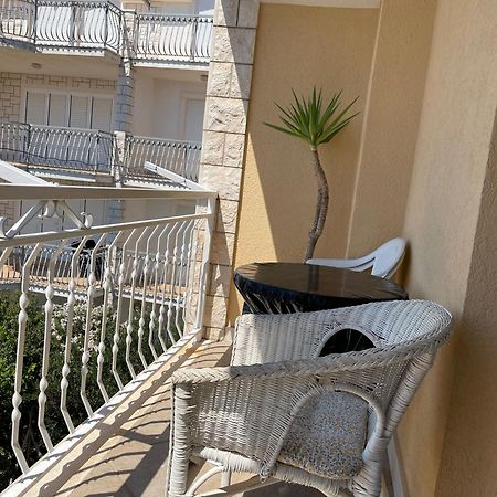 Guest House Adria Dugi Rat Exterior photo