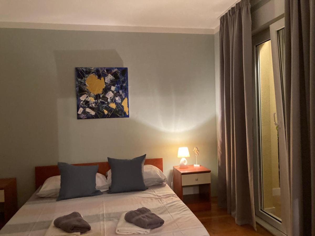 Guest House Adria Dugi Rat Exterior photo