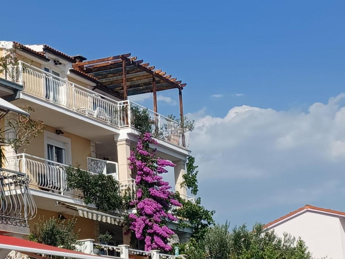 Guest House Adria Dugi Rat Exterior photo