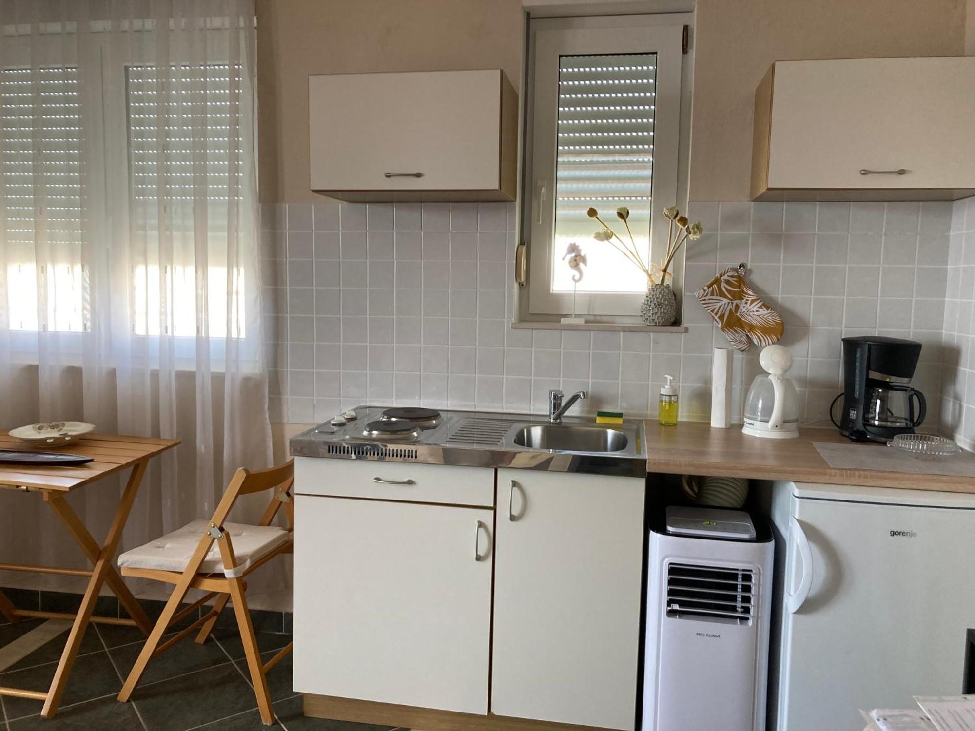 Guest House Adria Dugi Rat Exterior photo