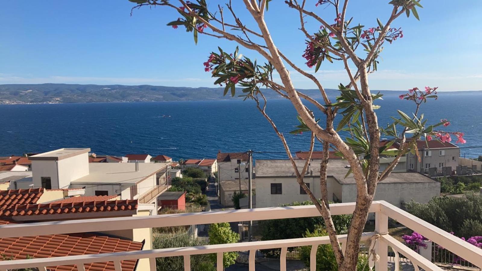 Guest House Adria Dugi Rat Exterior photo