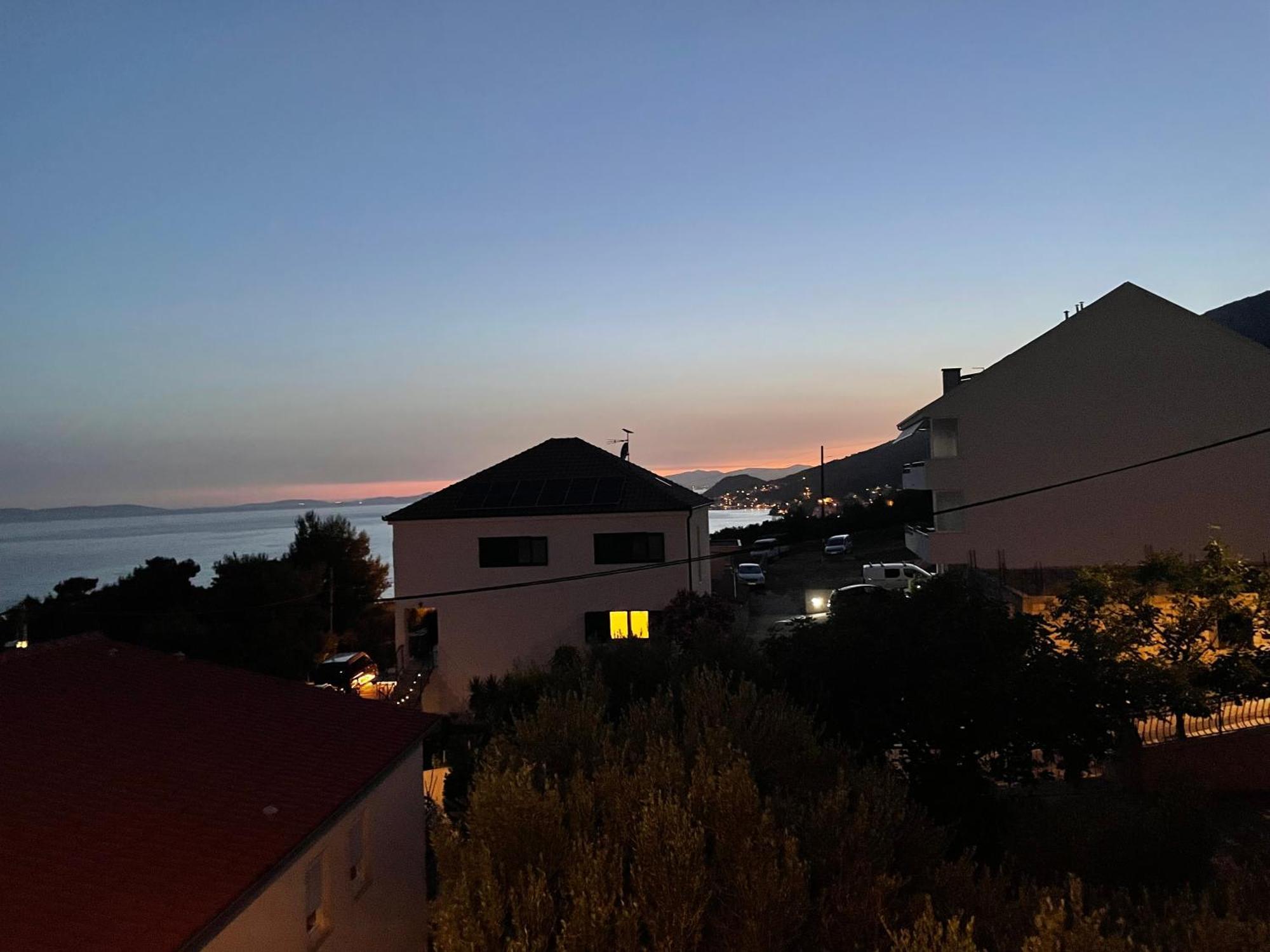 Guest House Adria Dugi Rat Exterior photo